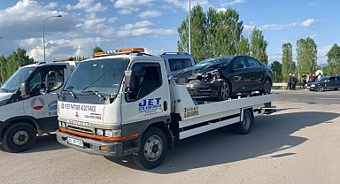 Konya'da iki otomobil çapıştı: 1 ölü, 2 yaralı