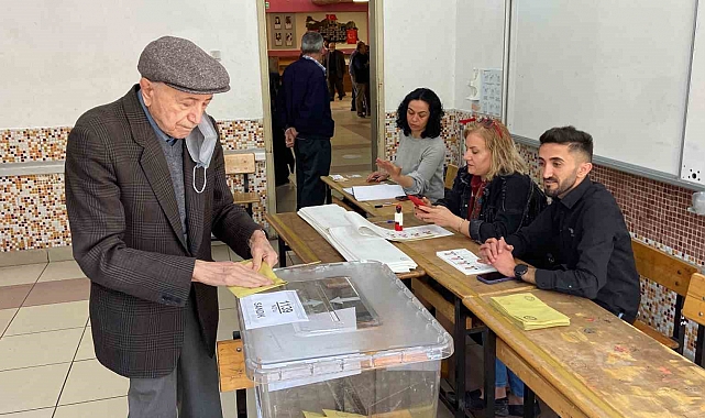 Konya'da oy kullanma işlemi başladı