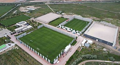 Konyaspor tesislerine 2 yeni çim saha