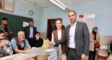 Niğde'de protokolü oylarını kullandı