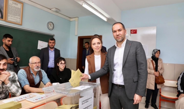 Niğde'de protokolü oylarını kullandı