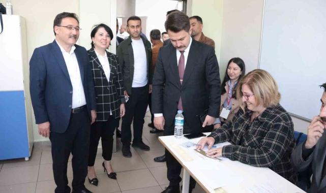 Vali Çiçek: "Güzel bir ortamda seçimi götürüyoruz"
