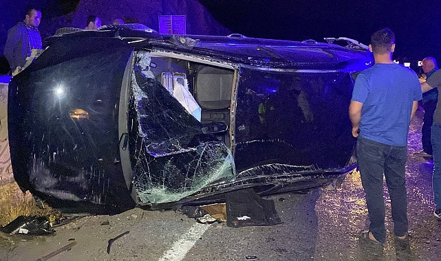 Aksaray'da otomobil takla atıp duvara çarptı: 2 yaralı