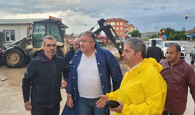 Kayseri'de sağanak sele dönüştü, bazı iş ve evleri su bastı