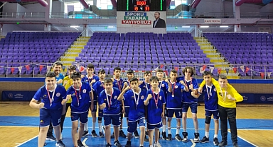 Karaman Analig erkek hentbol takımı çeyrek finale yükseldi