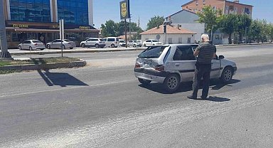 Tır kırmızı ışıkta bekleyen otomobile çarptı: 3 yaralı