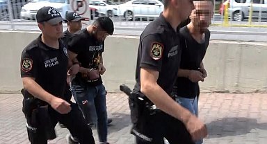 Uyuşturucudan gözaltına alınan şahıs basın mensuplarına tükürdü