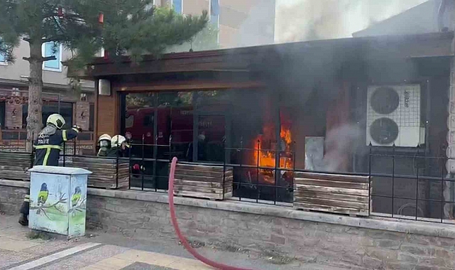 Aksaray'da bir kafe alev alev yandı