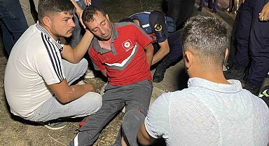 Alkollü sürücü önce polis aracında, sonra refüjde uyudu