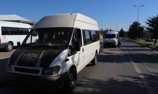 Kayseri'nin Melikgazi ilçesinde İşçi servisleri çarpıştı: 10 yaralı