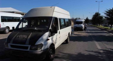 Kayseri'nin Melikgazi ilçesinde İşçi servisleri çarpıştı: 10 yaralı