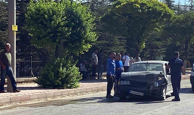 Konya'da 2 otomobil çarpıştı: 2 yaralı