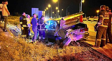 Otomobile arkadan çarpıp kaçtı: 2 yaralı