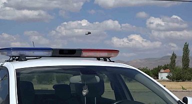 Aksaray'da jandarma ekipleri trafiği helikopterle denetliyor