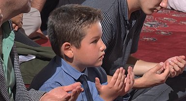 Ankaralılar Mevlid Kandili'nde camilere akın etti