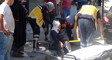 Cipin geri manevra yaparken çarptığı yaşlı kadın yaralandı
