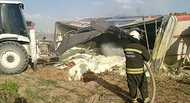 Konya'da tır devrildi, sürücü yaralandı