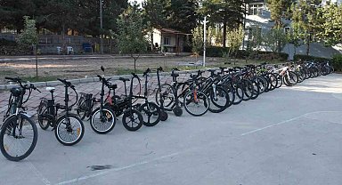 Polisin baskın yaptığı evden 1,5 milyon liralık çalıntı bisiklet ve motosiklet çıktı