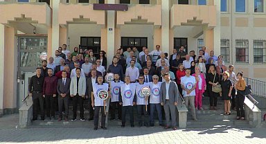 Şiddet gören öğretmene meslektaşlarından destek