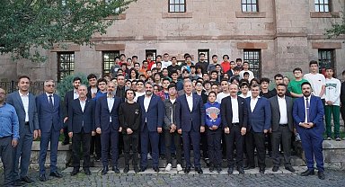 Akar; Talas Gençlik Merkezi'nde Öğrencilerle Buluştu