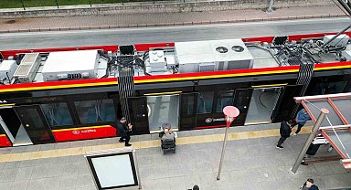 Başkan Büyükkılıç: "Engelli vatandaşlarımız, raylı sistem araçlarına artık daha kolay biniyor"