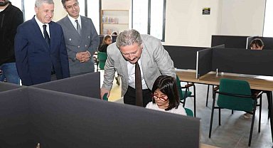 Başkan Palancıoğlu, MELMEK kursiyerlerini ve kütüphanede öğrencileri ziyaret etti