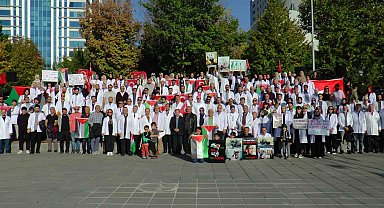 Beyaz önlüklüler Gazze için ayakta