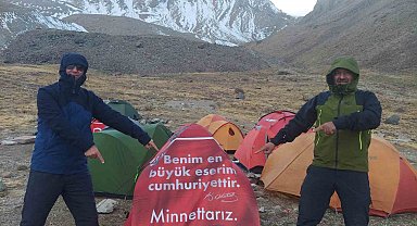 Cumhuriyetin 100. yılında Erciyes Dağı zirve tırmanışı yapıldı