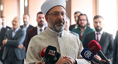 Diyanet İşleri Başkanı Erbaş deprem bölgesindeki sanatkarların eserlerinden oluşan sergiyi açtı
