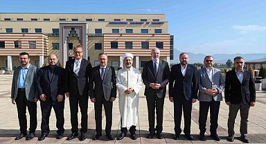 Diyanet İşleri Başkanı Erbaş, Uluslararası Saraybosna Üniversitesini ziyaret etti