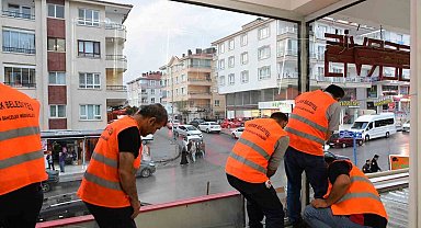 Doğalgaz patlamasında hasar gören binada Mamak Belediyesi'nden onarım
