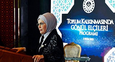 Emine Erdoğan: "Koruyucu ailelik konusunda ön yargı bariyerlerini aşarak büyük yol katettik"