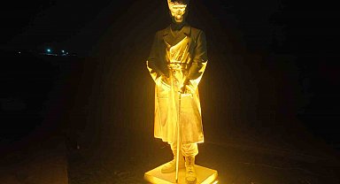 Gölbaşı Güney Giriş Parkı'na Atatürk heykeli yerleştirildi