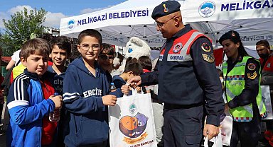 Jandarma'dan öğrencilere hayvanat bahçesi gezisi