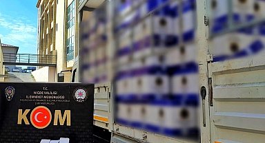 Kamyonda 5 Milyon Kaçak Makaron Ele Geçirildi