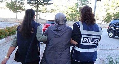Karaman'da FETÖ'den aranan kadın evinin kilerindeki özel bölmede yakalandı