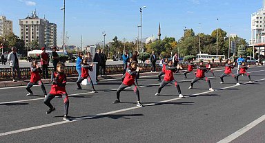 Kayseri'de 29 Ekim provası yapıldı