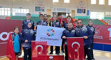 Kocasinan Masa Tenisi hem bayan hem erkek takımı şampiyon oldu