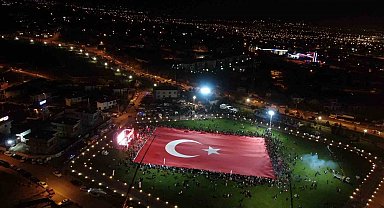Talas, 100. yılı dünyanın en büyük Türk bayrağıyla karşıladı