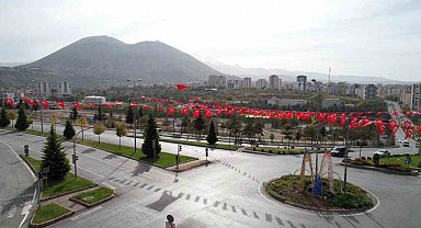 Talas'ta yer gök kırmızı beyaz