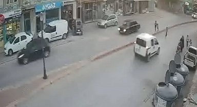 Yola fırlayan çocuğa aracın çarpması kamerada