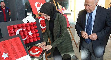 Öğrenciler 100. yıl için geri dönüşüm malzemeleri ile hazırladıkları 100 bayrağı savaş kahramanlarına adadı