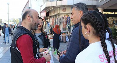 Polis ekiplerinden vatandaşa uyuşturucu bilgilendirmesi