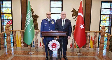 Bakan Güler, Suudi Arabistan Genelkurmay Başkanı Orgeneral Alruwaili'yi kabul etti