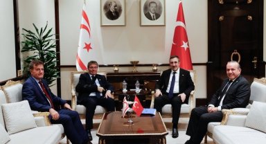 Cumhurbaşkanı Yardımcısı Yılmaz, KKTC Başbakanı Üstel ile bir araya geldi