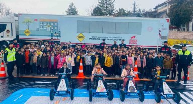 Kayseri'de 533 öğrenciye trafik güvenliği eğitimi verildi