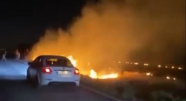 Konya'da arpa ekili arazi alev alev yandı