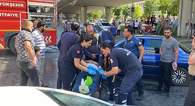 3 araç çarpıştı, kamyonet devrildi: 3 yaralı