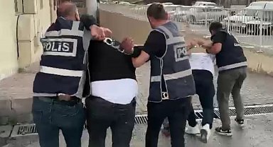 'Dur' ihtarına uymayıp kaçarken polise çarpan şahıslar yakalandı