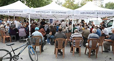'Mobil başkan' Aydınlıkevler'e yeni proje müjdeleriyle gitti